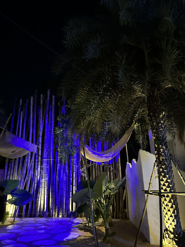 パタヤ🇹🇭トロピカルな海沿いのレストラン“Cave Beach Club”