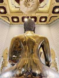เที่ยว วัดไตรมิตรวิทยาราม วรวิหาร กรุงเทพ
