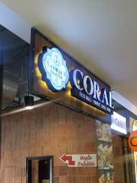 กินข้าวไป มองวิวเครื่องบินไปที่ CORAL FOOD HALL