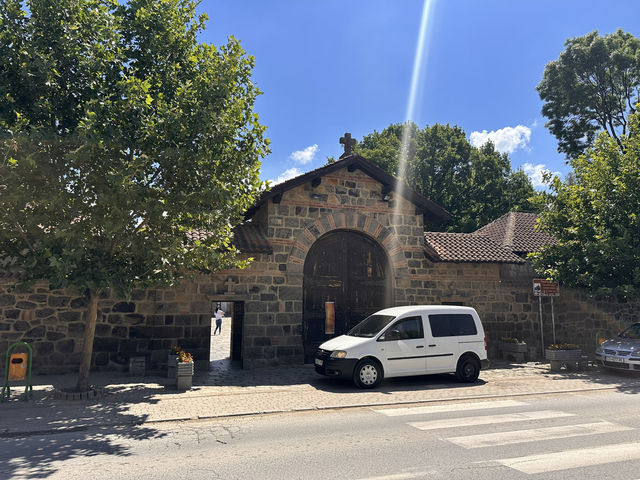 【Gracanica Monastery｜セルビア正教の聖地、コソボの静寂な修道院】 紛争を越えて今も守られる、世界遺産