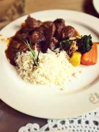 Restaurant Julen – Traditional Swiss Dining with a Cozy Alpine Vibe