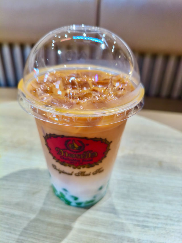 曼谷｜連續每天一杯 泰國人都在喝的手標奶茶真的有這麼神？來Central World我終於懂了 價格又便宜