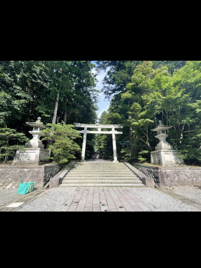 ⛩越後の心に触れる旅「彌彦神社」で静寂と神聖に包まれる時間