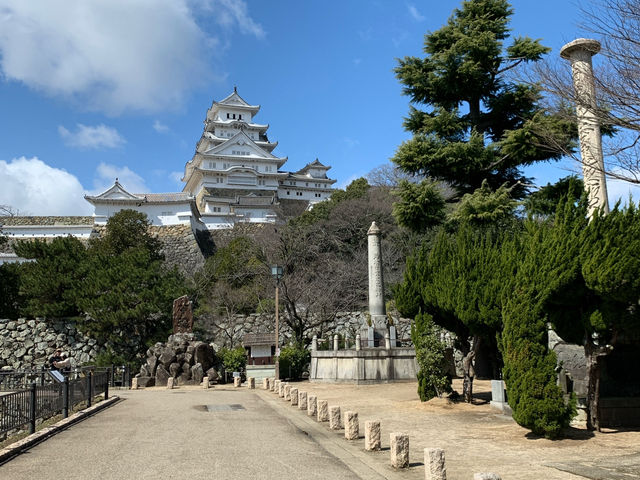 🏯 “White Heron Dreams: A Day at Majestic Himeji Castle”