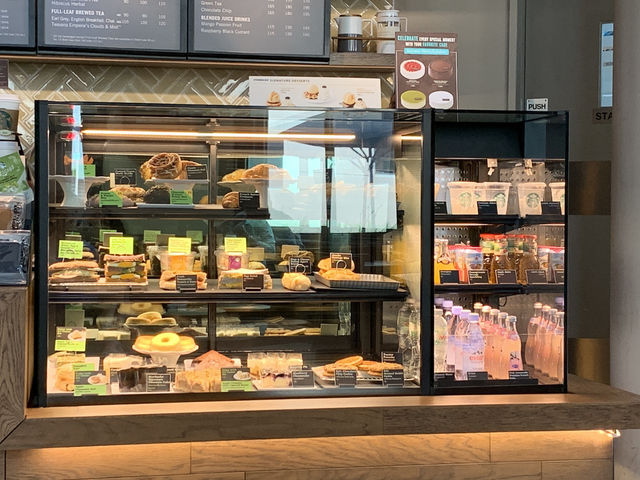 🍏 Chillin’ at Starbucks The Davis Sukhumvit 24 – Apple Pie & Iced Americano Combo Hit the Spot