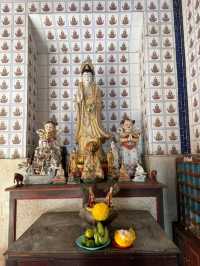สักการะเทพเจ้าในวัดจีนอุดรธานี