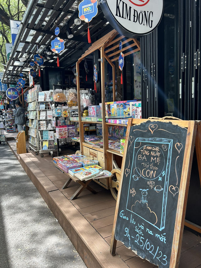 📚 ถนนหนังสือกลางโฮจิมมินห์