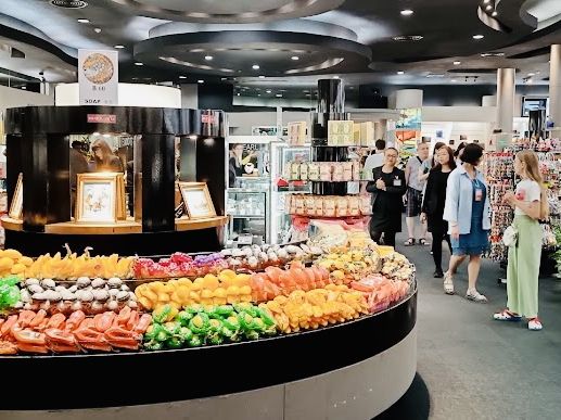 💎นั่งรถไฟเรียนรู้วิธีการขุดอัญมณีที่ Gems Gallery