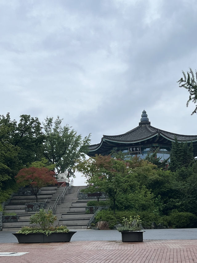 팔각당과 오를광장