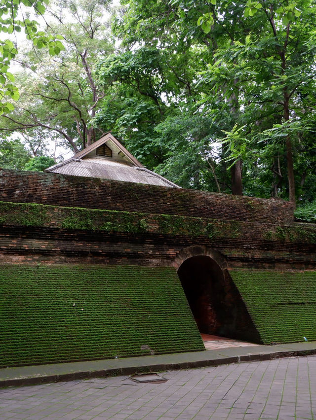 วัดอุโมงค์ (Wat Umong)