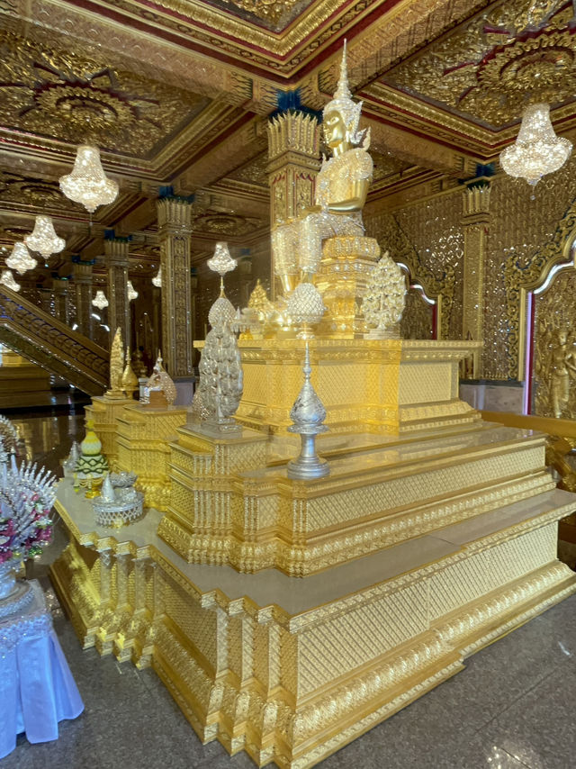 วัดท่าซุง อลังการโบสถ์แก้ว สายบุญต้องห้ามพลาด!