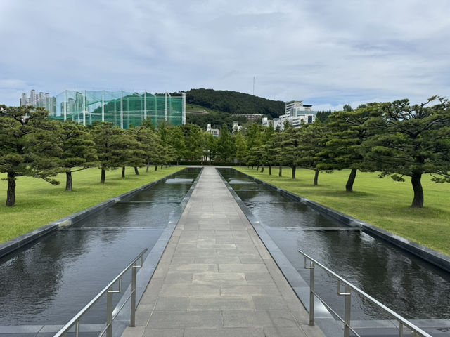 경건한 마음으로 산책하는 공원