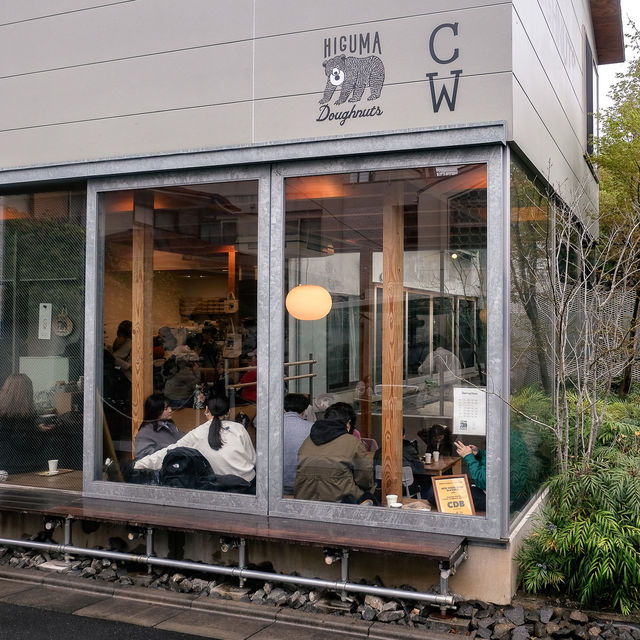 Higuma Doughnuts คาเฟ่น่านั่งย่านโอโมเตะซานโดะ