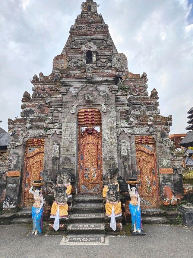 🌺 Ceremonial Reflections: A Walk Through Ulun Danu Beratan Park