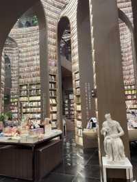 Went to China because of this bookstore 😍😍