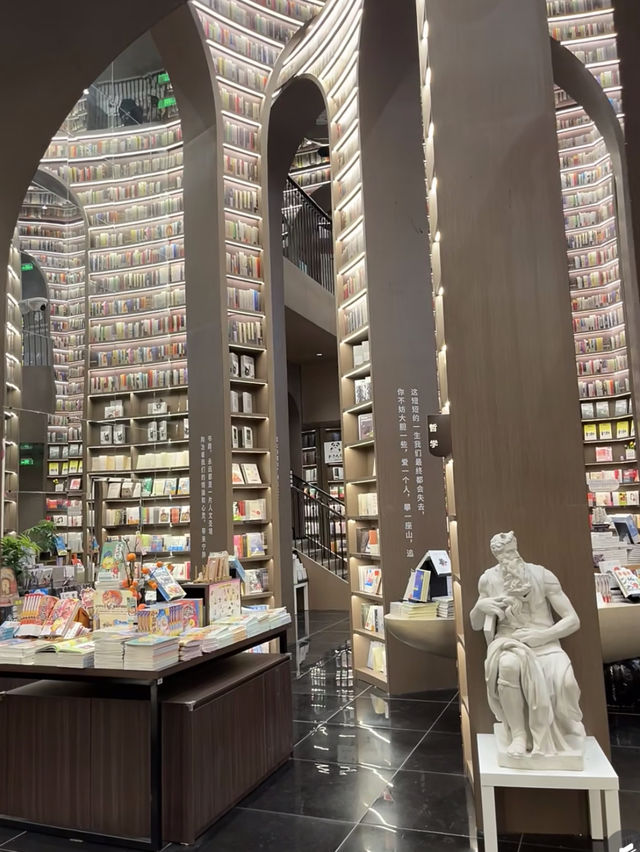 Went to China because of this bookstore 😍😍