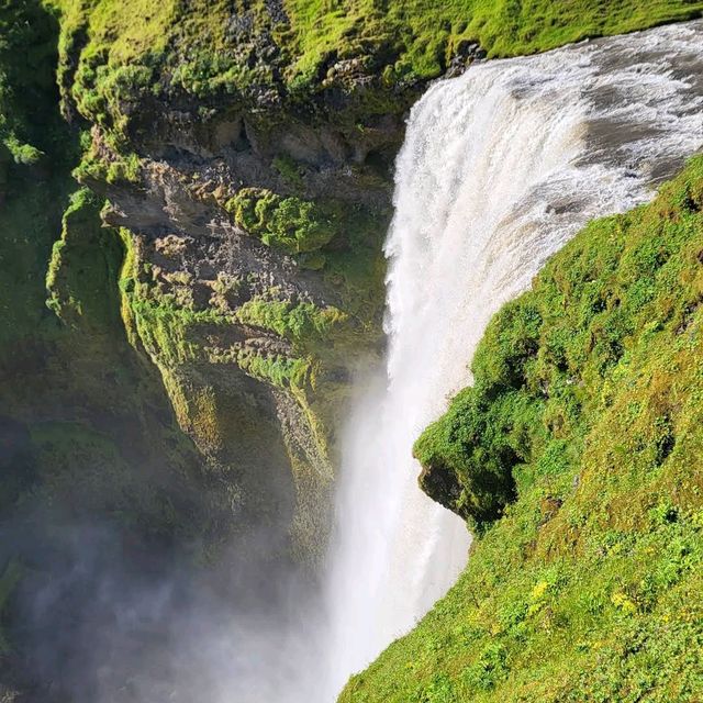 Skógafoss – “Iceland’s Thunderous Curtain of Mist”