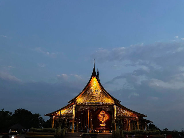 มหัศจรรย์แสงเรืองรอง…เยือนวัดภูพร้าว  มหัศจรรย์แสงเรืองรอง…เยือนวัดภูพร้าว