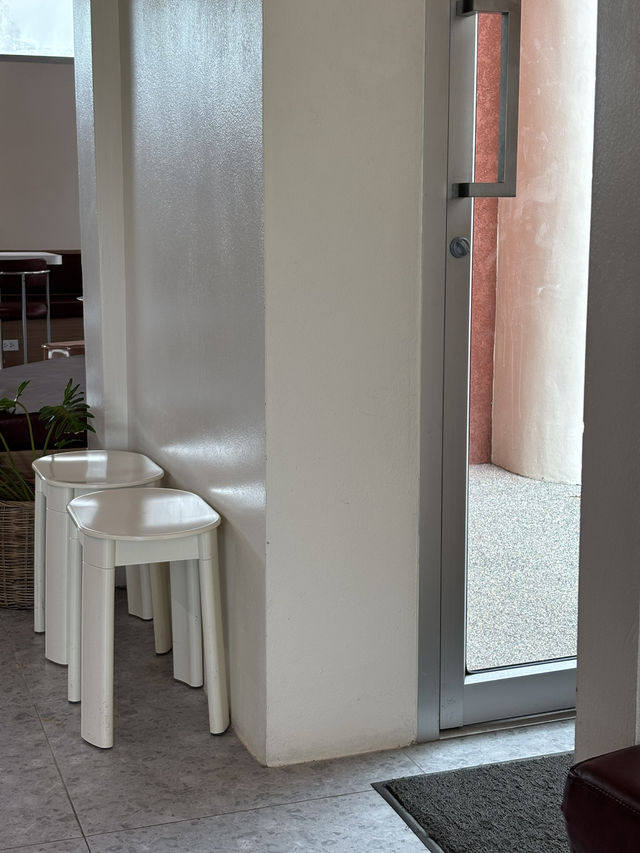☕🍰 The Fellows Café – Minimal Vibes & Sweet Treats 🍰☕