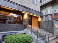 位於礁溪的【東旅京閣屋】，以純正日式風格打造，從建築外觀到室內設計，都散發著淡雅的和風氣息