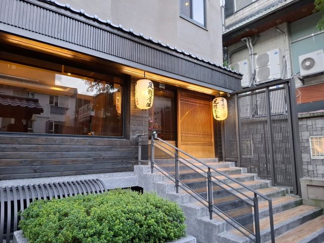 位於礁溪的【東旅京閣屋】，以純正日式風格打造，從建築外觀到室內設計，都散發著淡雅的和風氣息