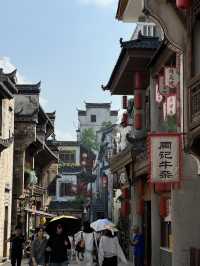 🇨🇳 A Pause in Wuyuan — Where Tradition Flows with the River  Tucked between misty mountains and en