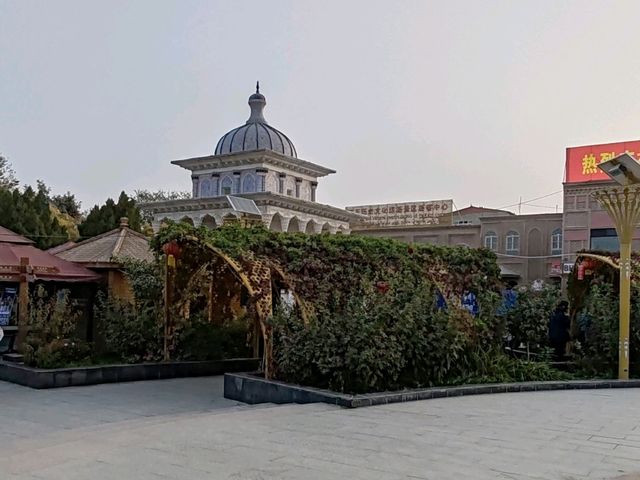 Amanishah Khan Square: Where History and Art Converge