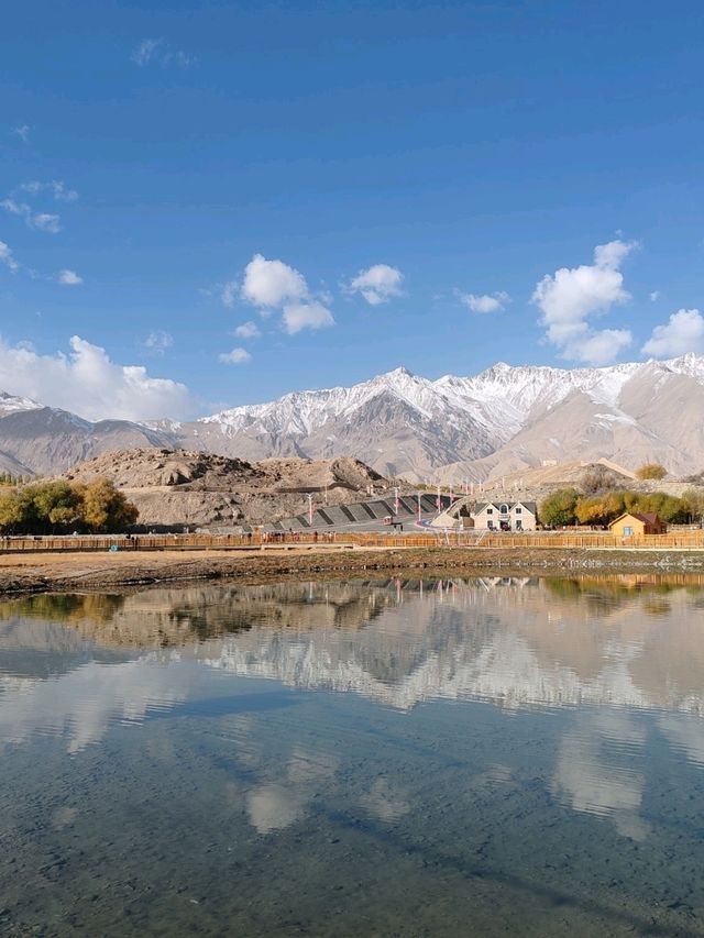 Reflections of Snow Mountains on the Golden Grassland: A Mirror Painting of the Pamir