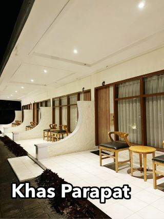 ความสงบยามค่ำคืนที่ Khas Parapat ริมทะเลสาบโทบา