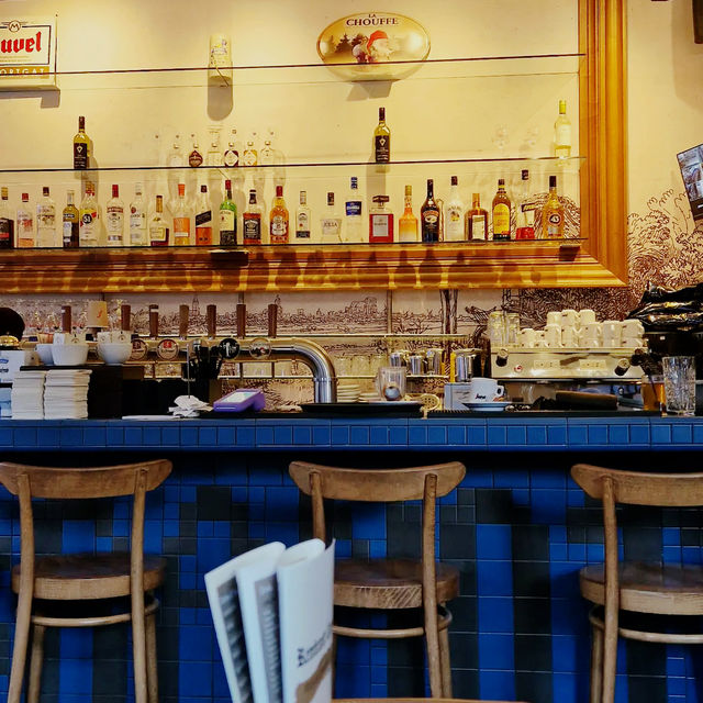🇳🇱 Classic Dutch Cuisine with Canal Views