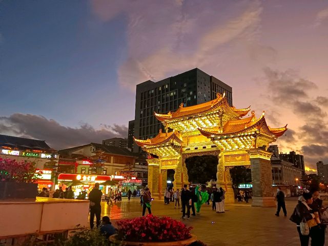 金馬碧雞坊 Jinma Biji Historic site