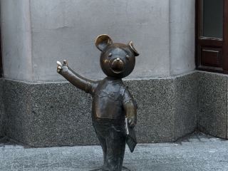 The Ultimate Piotrkowska Street Guide: Must-Visit Trendy Spots & Photo Route in Łódź.