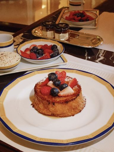 香港ペニンシュラホテルのロビーで優雅な朝食￼。 | Trip.com 香港