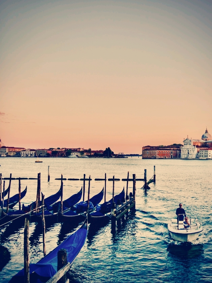  Fondamenta del Malcanton Trash Boat Stench Surprise
