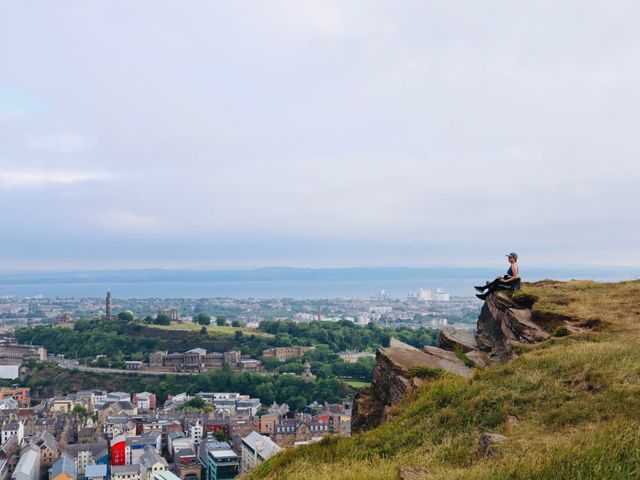 Roam around Edinburgh