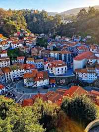 🎨 Cudillero: A Colorful Fishing Village on Spain’s Green Coast 🇪🇸✨