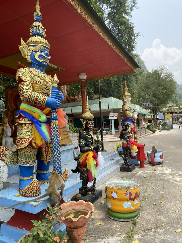 Why Wat Khao Takiap Pagoda Is a Must-See but Beware the Monkeys
