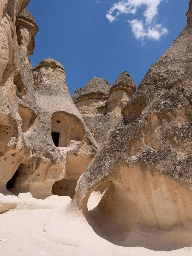 The Land of Fairy Chimneys: Göreme, Turkey 🇹🇷🎈