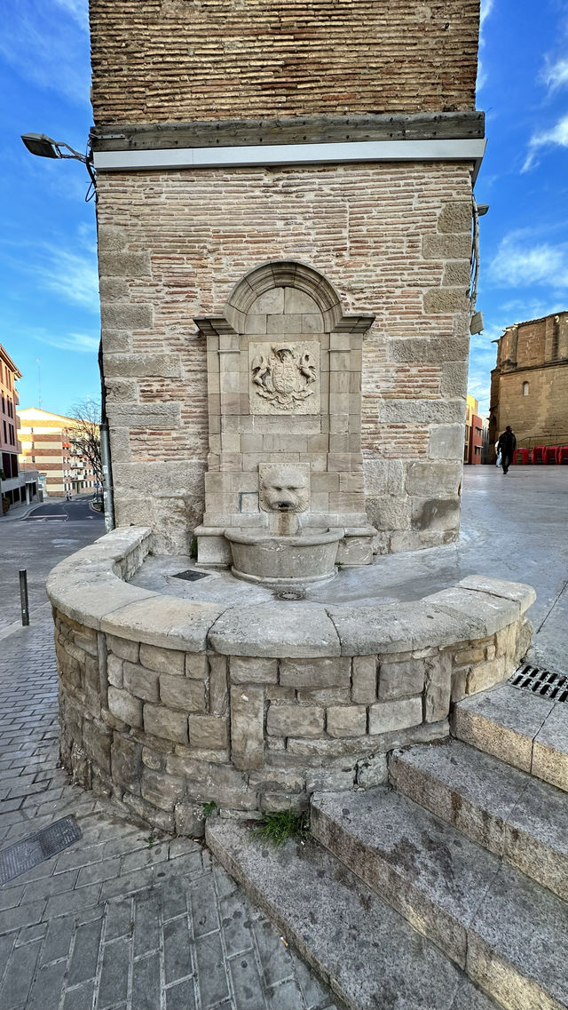 Black spade fountain Font de Sant Llorenç o de