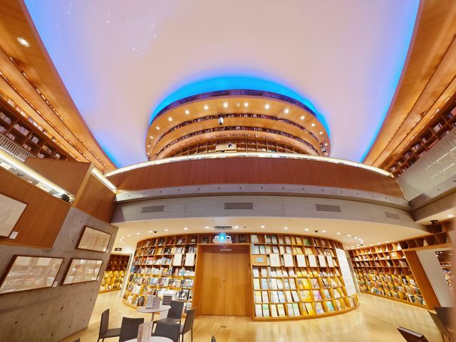 最美書店——光的空間