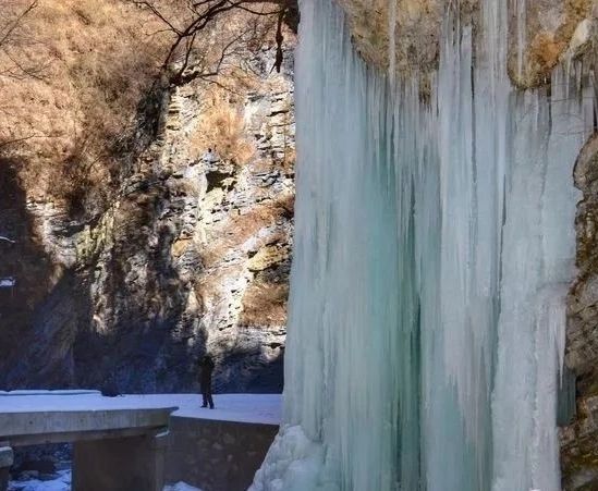 冬日限定：邂逅官鵝溝絕美冰瀑冬雪