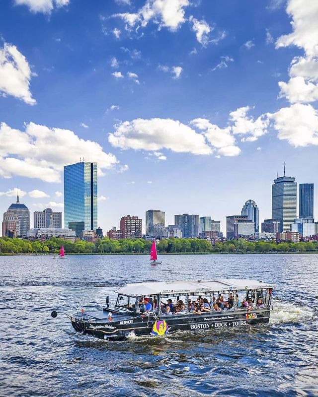 波士頓鴨子船：城市的秘密漫遊