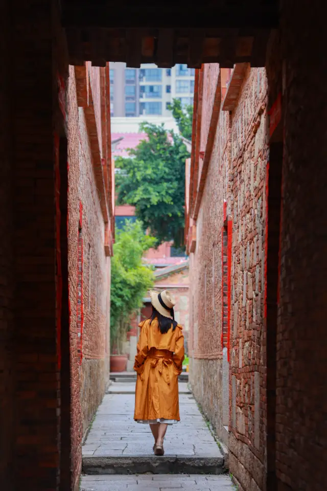 I thought Xijie was beautiful, until I lifted the tiles on the roof at Wudian Shangfang!