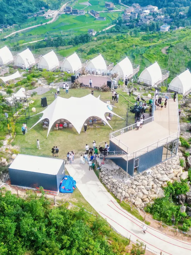 ที่กว่างซี!เข้าพักบนเมฆ และเช็คอินที่แคมป์บนหน้าผาไค่หลี่