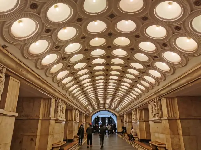 Exploring Magnificent Moscow Metro Stations 🚇