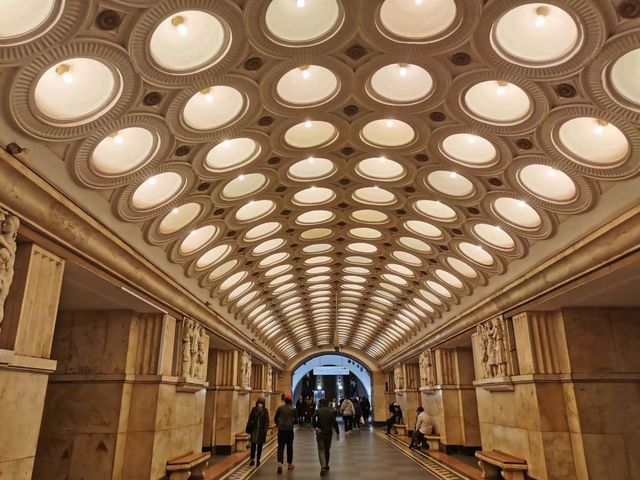 Exploring Magnificent Moscow Metro Stations 🚇