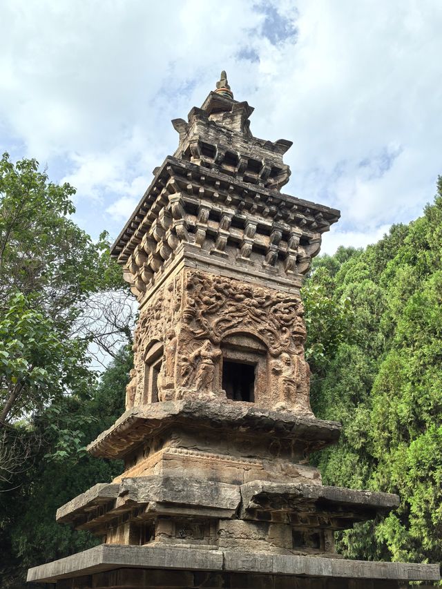 龍虎塔