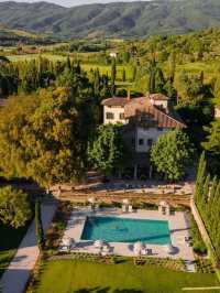 🌟 Tuscany Treasures: Villa di Piazzano Revealed 🏰✨