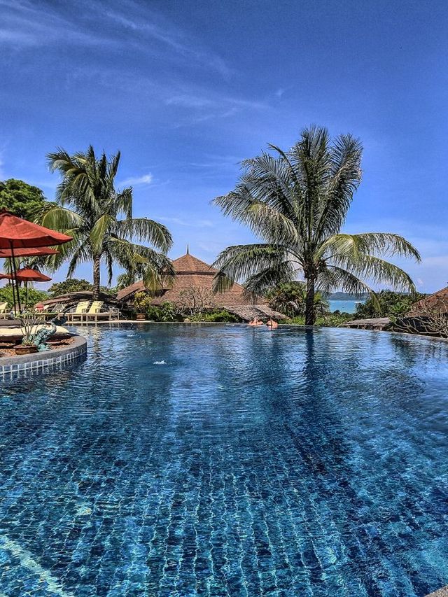 🌴 Unwind in Phuket: Top Resort Pick! 🏖️