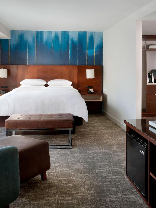 🌟✨ Toronto Treasures: Marriott Magic & CN Tower Views 🏙️🛏️